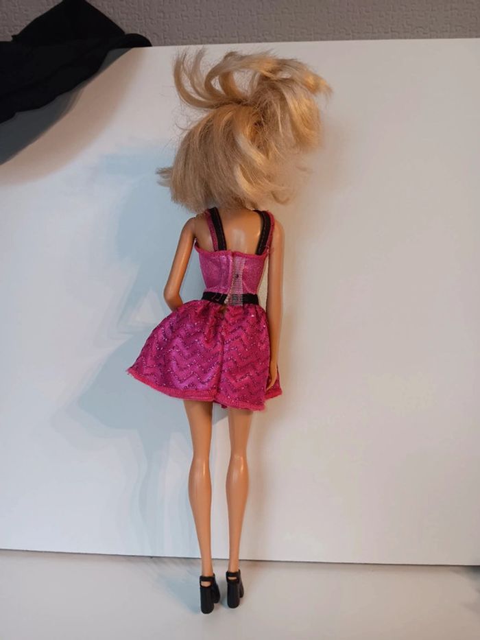 Poupée mattel barbie ensemble jupe et rose et noir (Année du moule corp 2013 tête 1998) - photo numéro 2