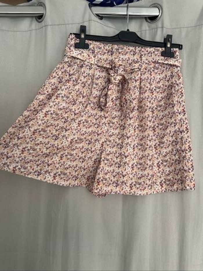 Short à fleurs - photo numéro 5