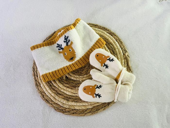 Tour de cou + moufles taille 9-12 mois