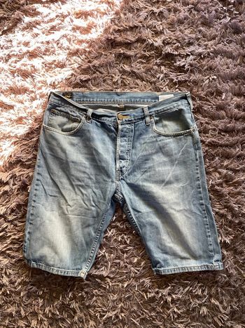 Short Lee