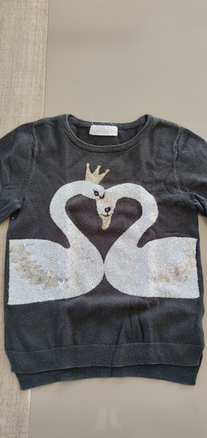 Adorable Pull H&M Fille - Noir Cygnes Paillettes - 5/6 ans - Bon État - photo numéro 5