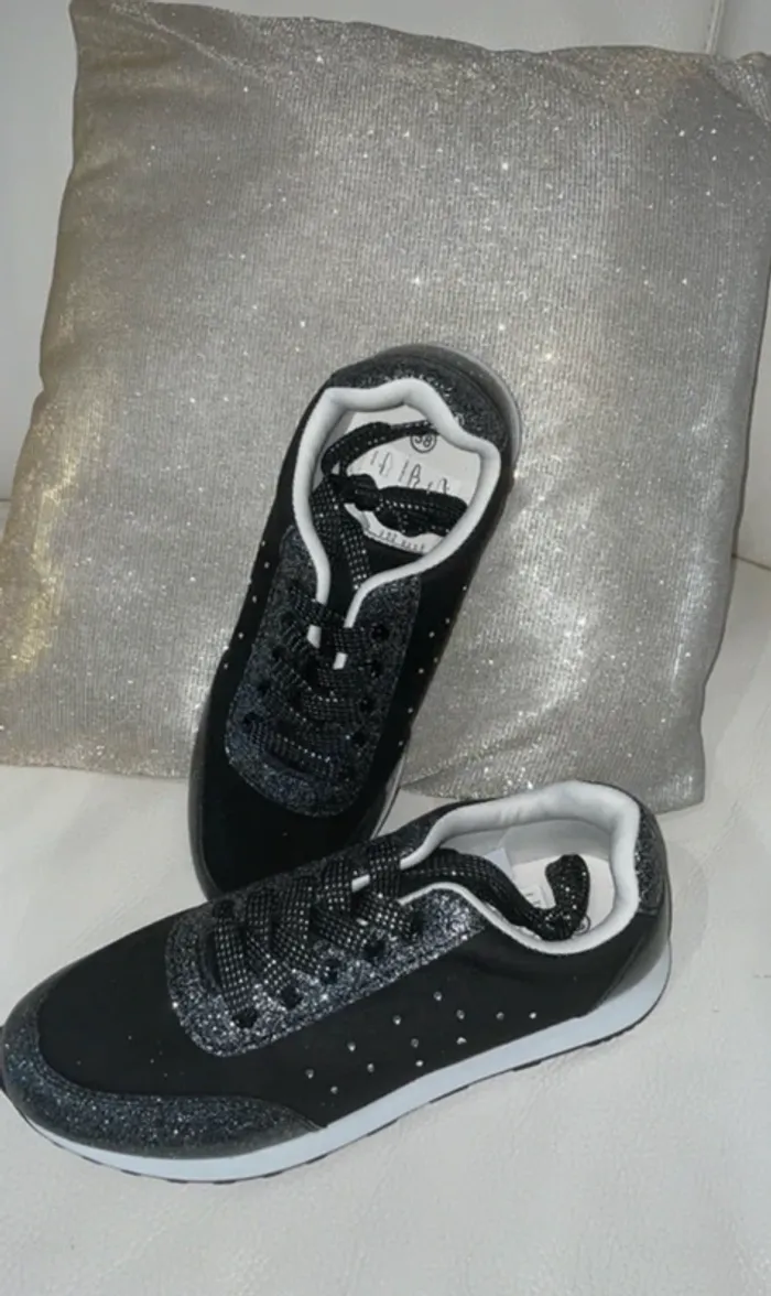 Baskets noires pailletées et brillantes - Taille 38 Neuves