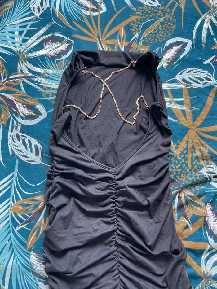Robe dos nu - photo numéro 2
