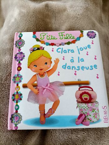 Livre P'tite fille : Clara joue à la danseuse 
