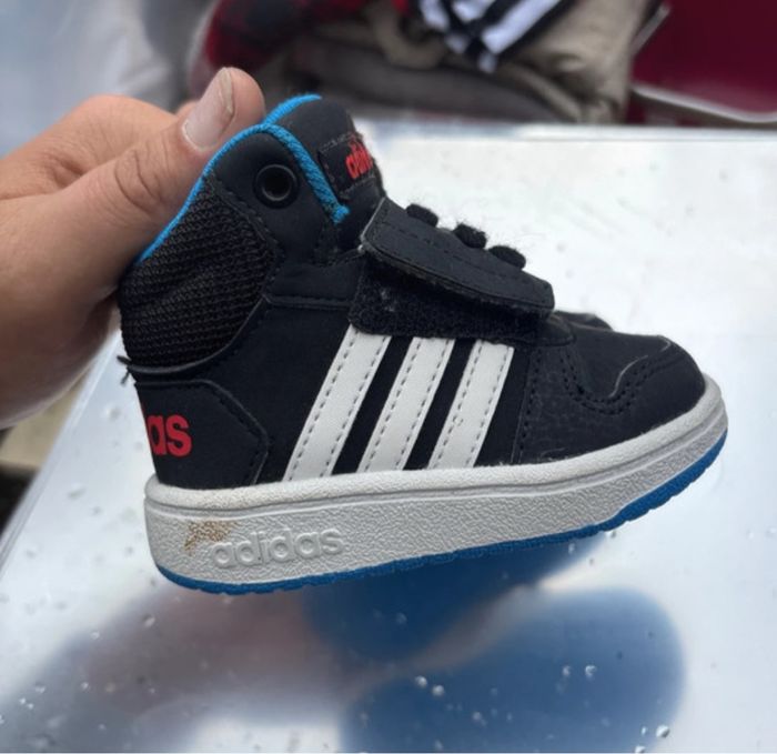 Basket adidas taille 18 - photo numéro 6