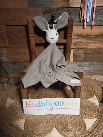 Doudou lapin Livella tricot tbe