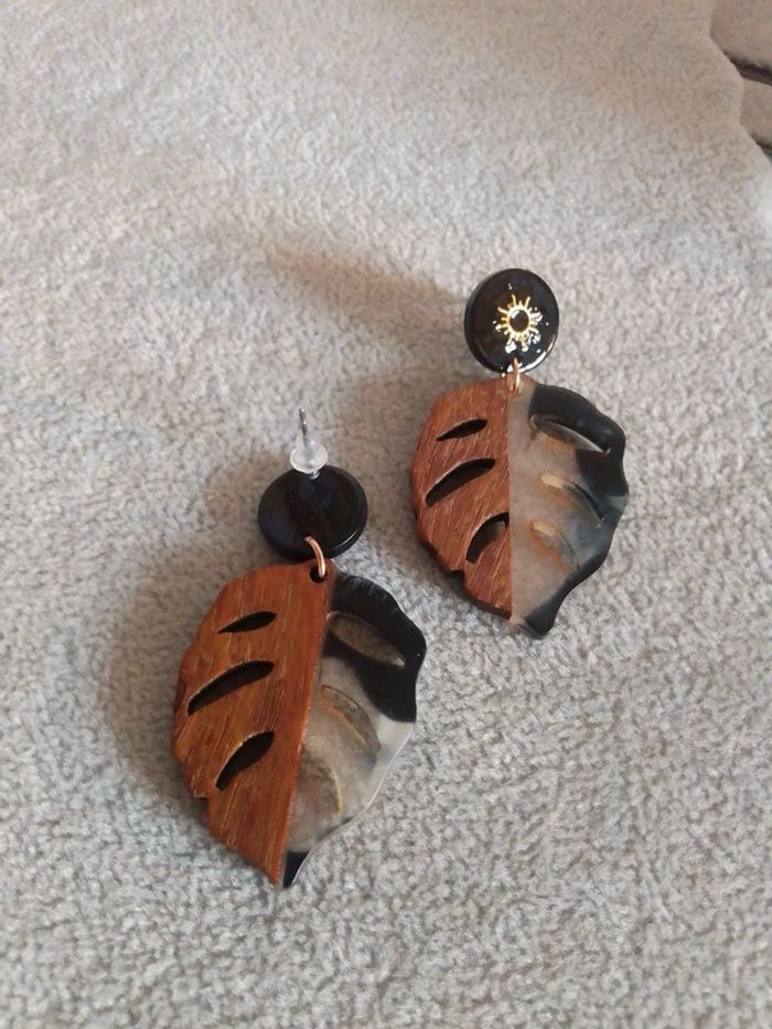 Boucles d'oreilles bois et résine - photo numéro 2