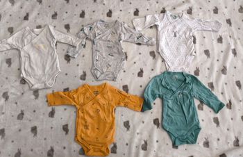 Lots de 5 bodies 1 mois
