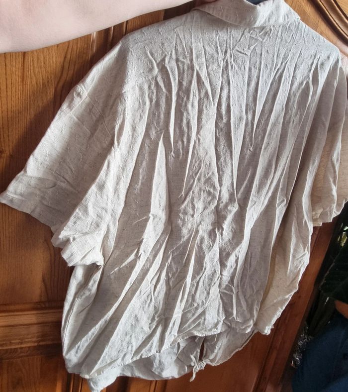 Ensemble neuf kiabi 54 en lin beige pantalon large et chemise a nouer - photo numéro 3