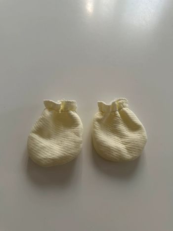 Petites moufles de naissance - neuf