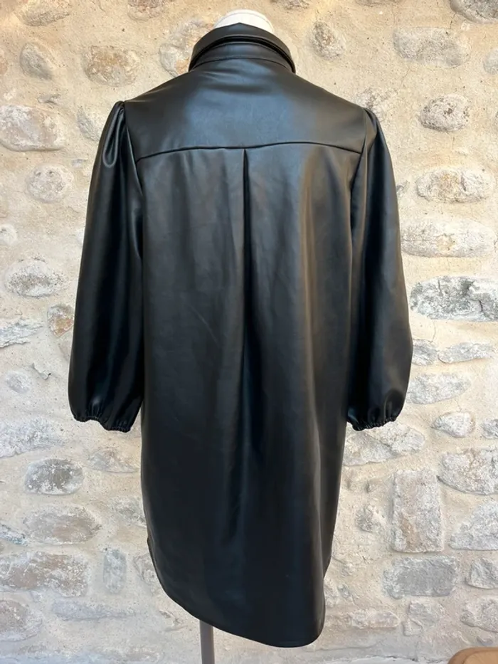 Jennyfer - Robe simili cuir noire fourrée manches ballon - photo numéro 3