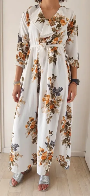 Robe longue fleurie blanche à col volanté – Taille L – Élégante & fluide