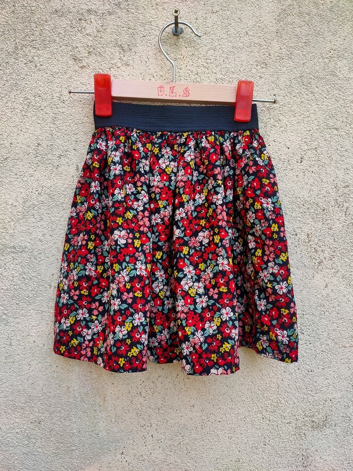 Jupe a fleurs taille 5 ans - photo numéro 3