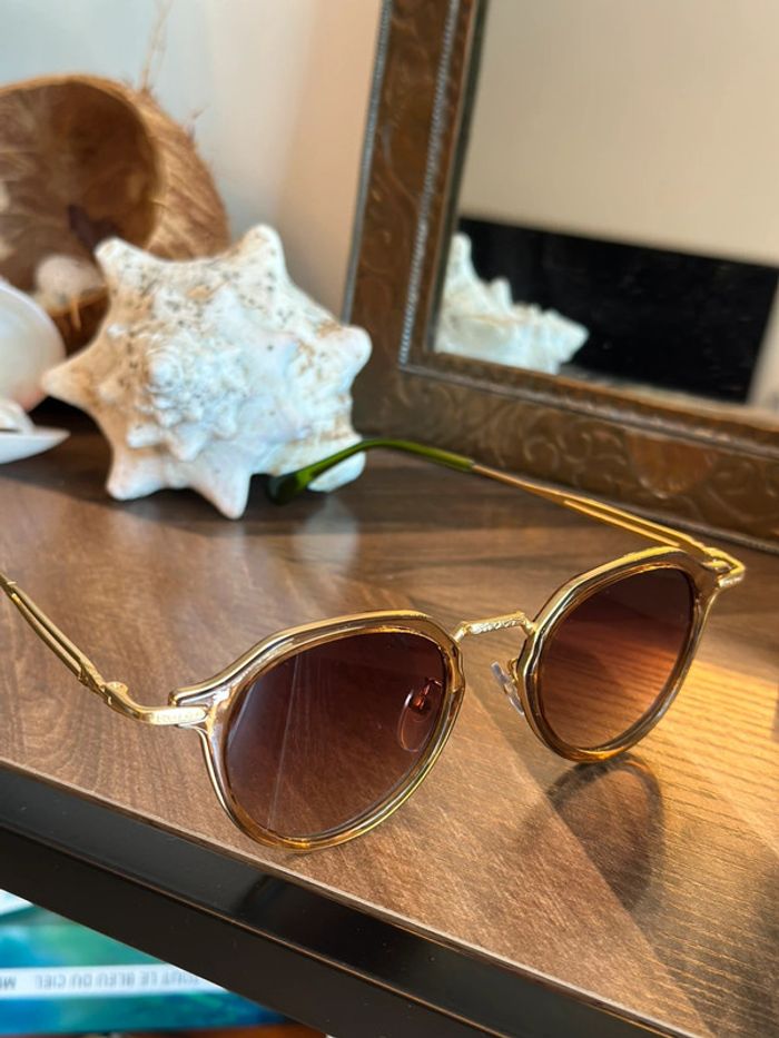 Lunettes de soleil unisexe neuves – monture dorée et branches vertes - photo numéro 7