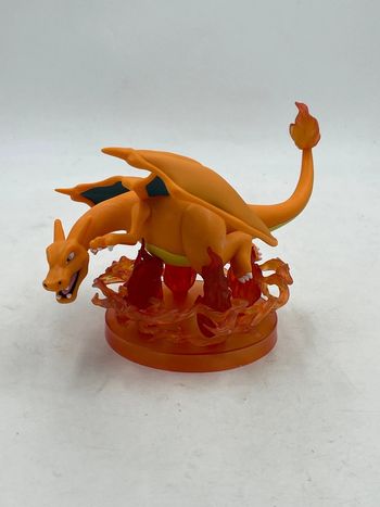 Figurine Pokémon Dracaufeu en pvc sur socle 20 x 14 cm