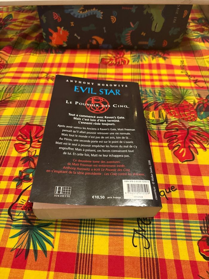 Livre le pouvoir des cinq - évil star - Anthony horowitz - photo numéro 5