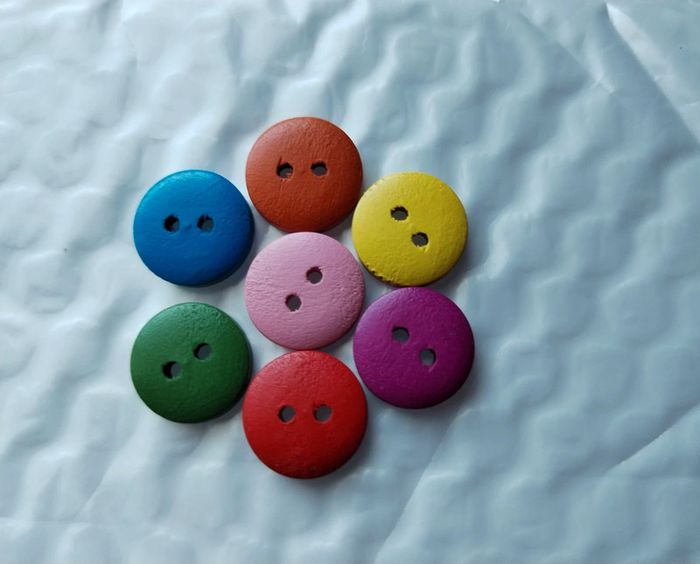 Boutons en bois, 15 mm, aspect couture, 2 trous, mix de couleurs - photo numéro 3