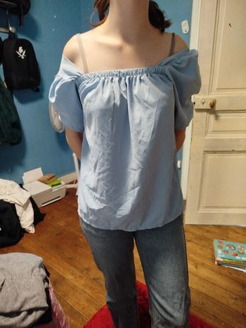 Haut bleu clair