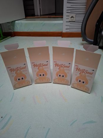 Lot de 4 labubu have aseat