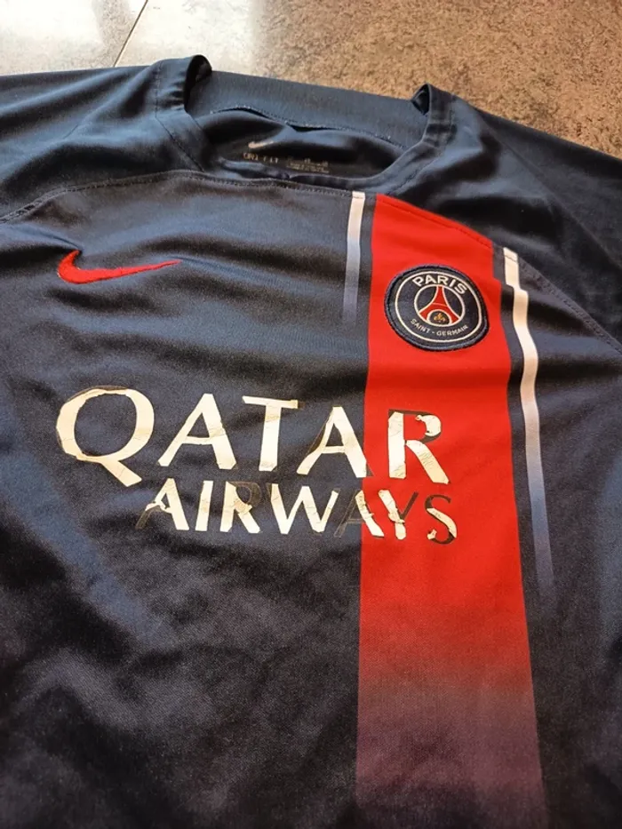 Ensemble enfant maillot + short de foot taille 28 PSG - photo numéro 3