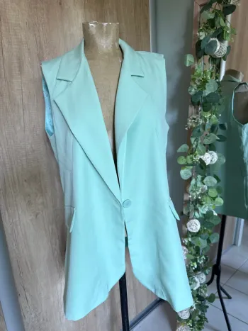 Magnifique blazer sans manches vert menthe femme