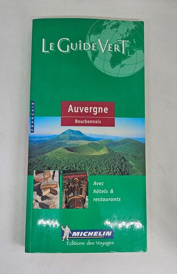 "Le guide vert. Michelin. Auvergne. Bourbonnais".
384 pages.
ISBN : 2.06.030404.0
