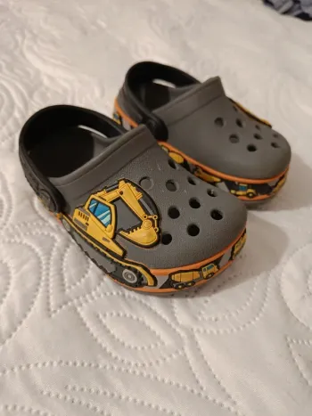 Crocs bébé taille 19
