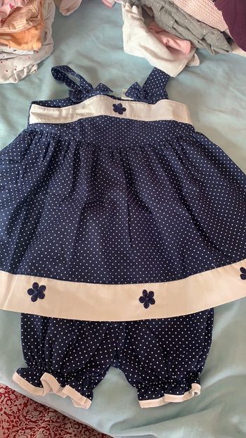 Robe à pois et petite culotte bouffante