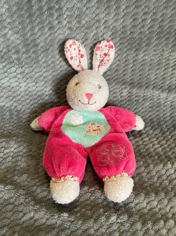 Doudou peluche semi plat lapin rose blanc vert fleurs Toodo