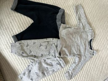 Lot de 2 pantalon avec tee shirt manche longue