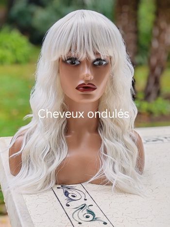Perruque de cheveux gris