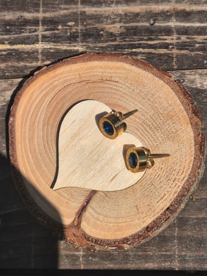 Magnifique boucle d'oreilles bleu avec chiffres Romains en acier - photo numéro 4