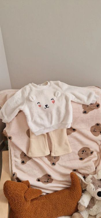 Ensemble avec pull ourson