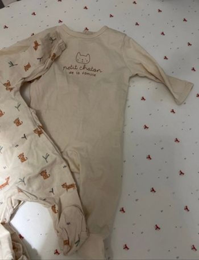4 Pyjamas 1 mois - photo numéro 4