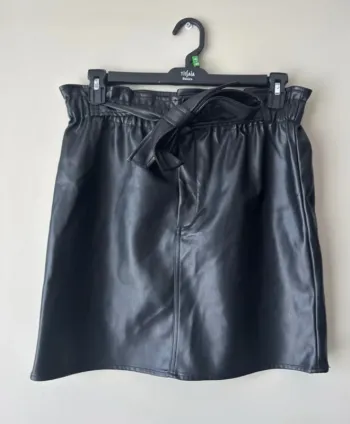 👗Jupe -effet similicuir - taille L - neuf sans étiquette