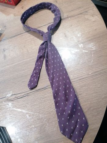 Cravate 100% soie dans l'état