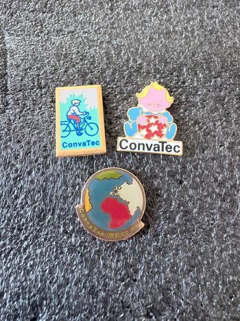 Lot 3 pin’s convatec