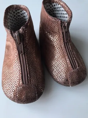Chaussons pom d Api rose lurex