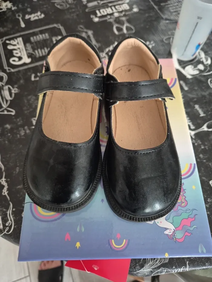Chaussures 27