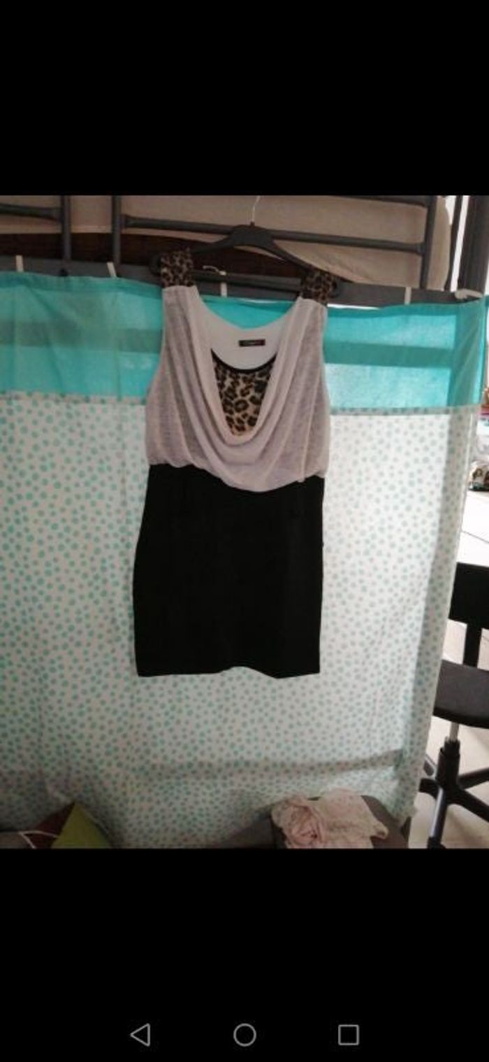 Robe mis cuisse taille 38