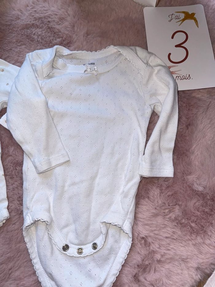 Lot de 2 body kiabi 3 mois - photo numéro 4