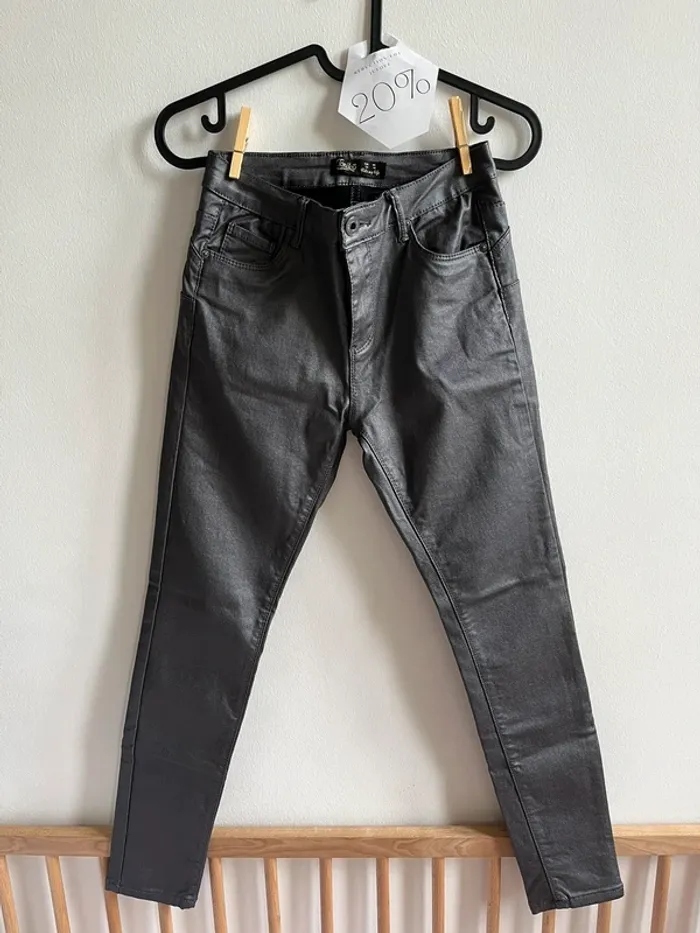 Pantalon enduit argenté pailleté Toxik