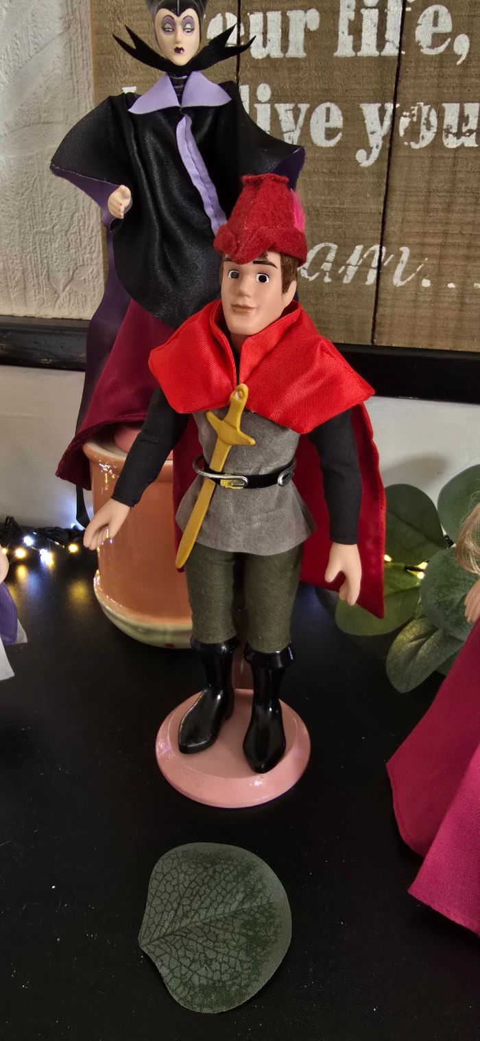 Lot de 7 magnifique poupées de collection porcelaine Disney princesse la belle au bois dormant - photo numéro 3