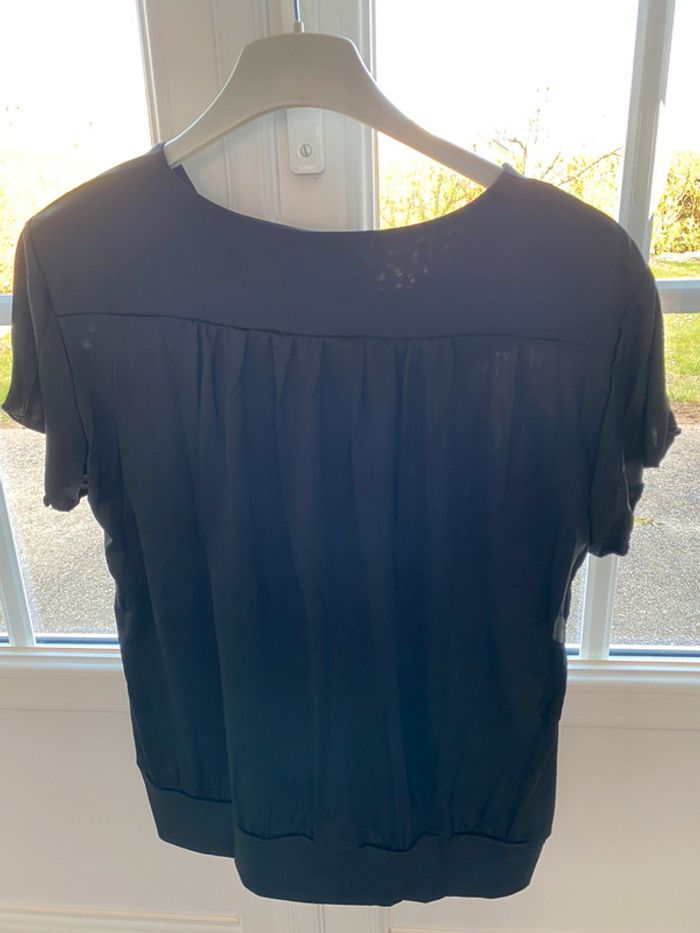 Tee-shirts violets et noir - photo numéro 2
