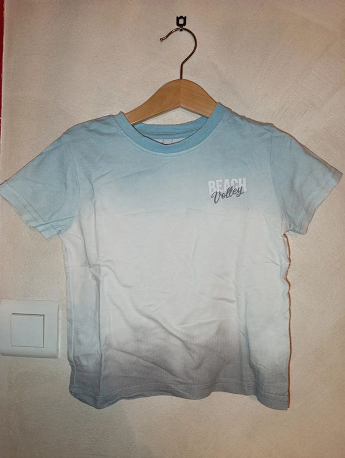 Tee shirt manches courtes taille 3/4 ans en très bon état - photo numéro 2