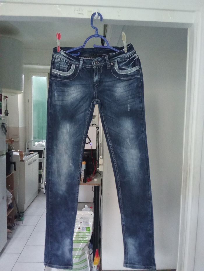 Jean de femme taille 44 ans. Adoro