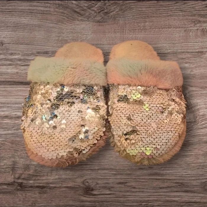 Claquettes et chausson fille Pointure 33