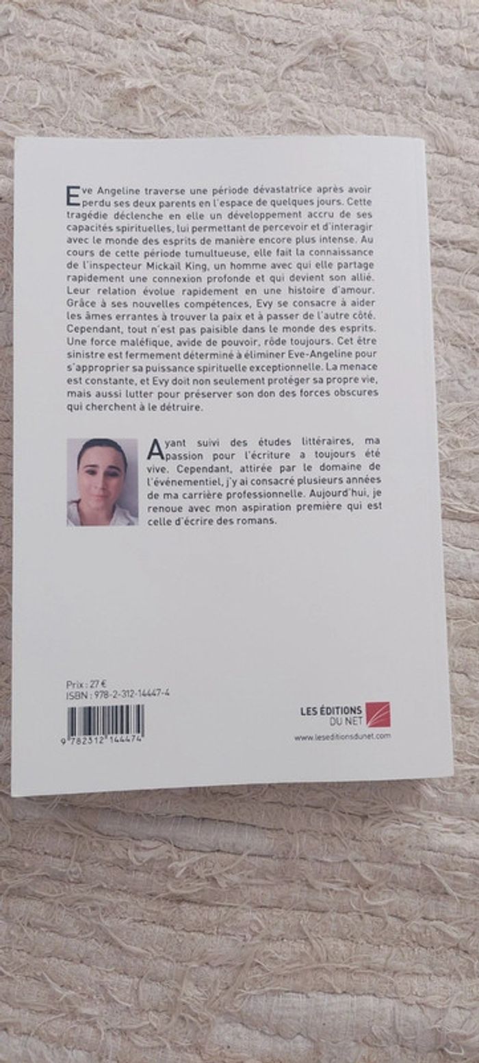 Livre Le temps d'une année de Lauryne Famery - photo numéro 2