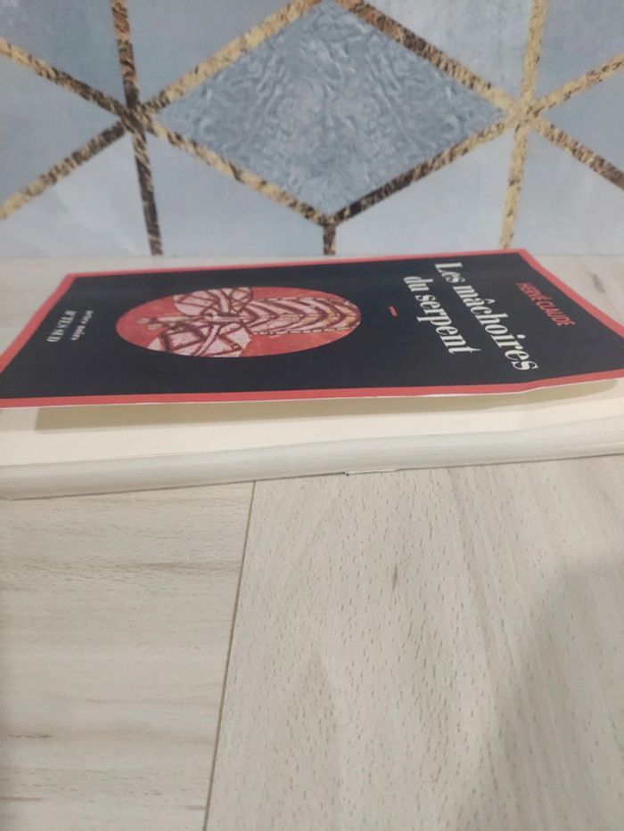 Livre grand format actes noirs les mâchoires du serpent Hervé Claude - photo numéro 5