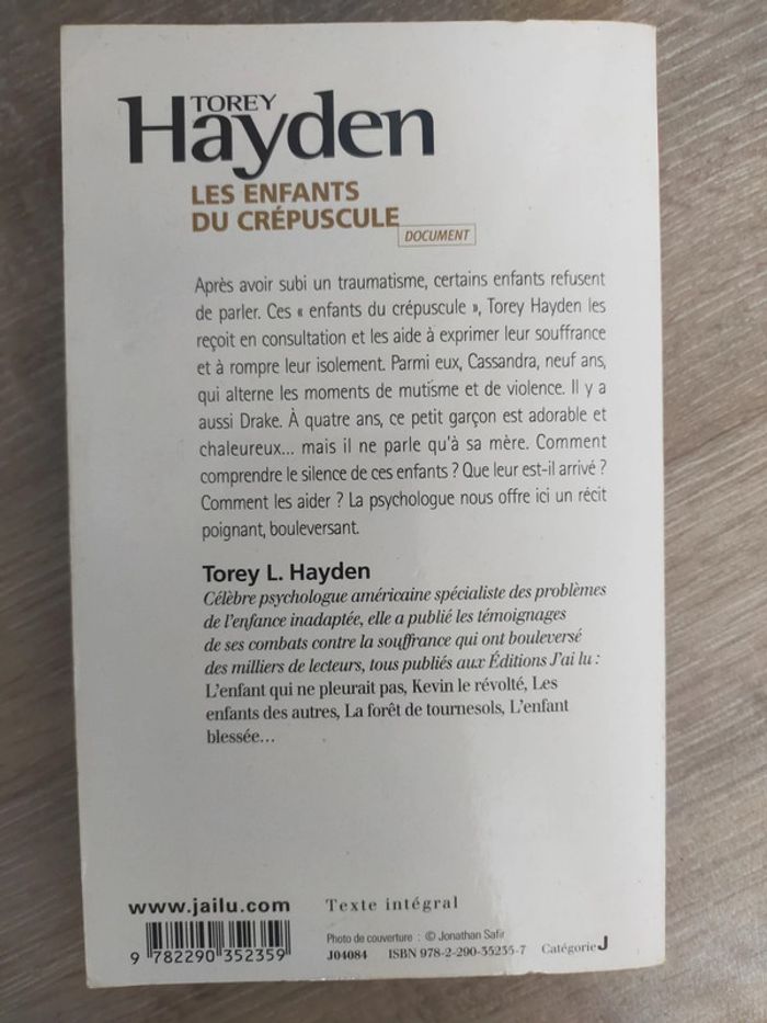 Livre document les enfants du crépuscule - photo numéro 2